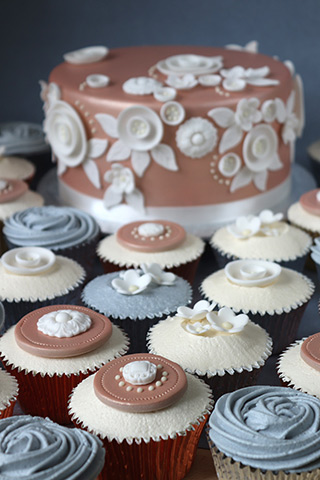 Gluten-free, dairy-free Madagascar Vanilla cakes, delivered to Oxford for a summer wedding party. Cutting cake layered with dairy-free buttercream and homemade raspberry jam. And cupcakes topped with dairy-free buttercream and decorative sugarpaste plaques, some dusted with rose gold lustre. All decorated with white sugar flowers. All ingredients glutenfree, dairyfree, milkfree, soyafree